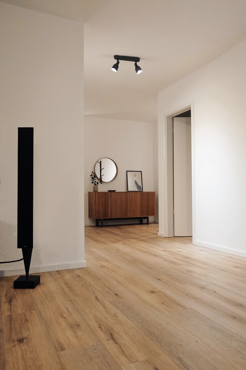Maximizing Flip Margins: The Economics of AI-Driven Digital Renovations vs. Physical Staging