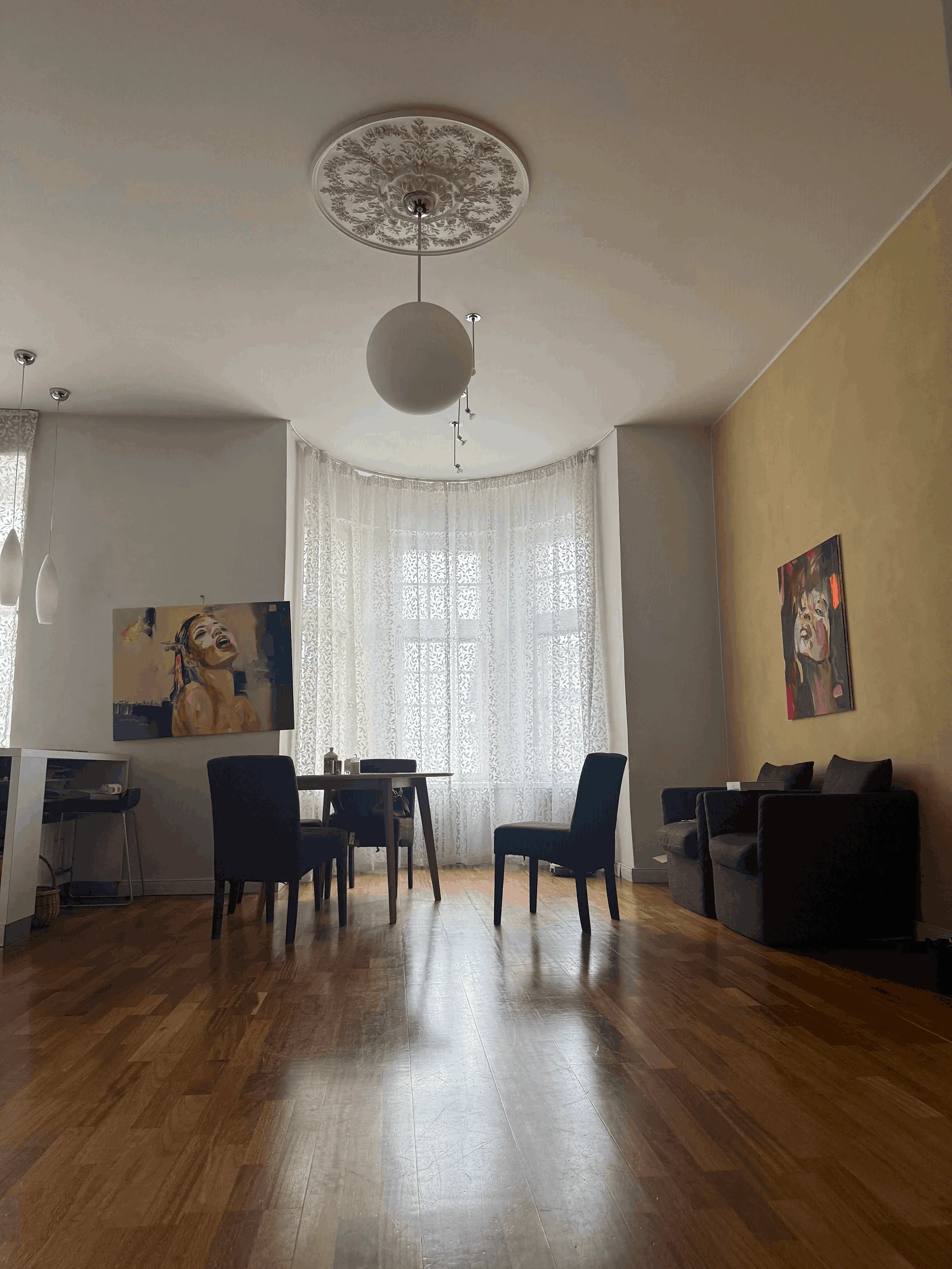 Restyle & Renovate - Empty room before AI virtual staging by Estiq